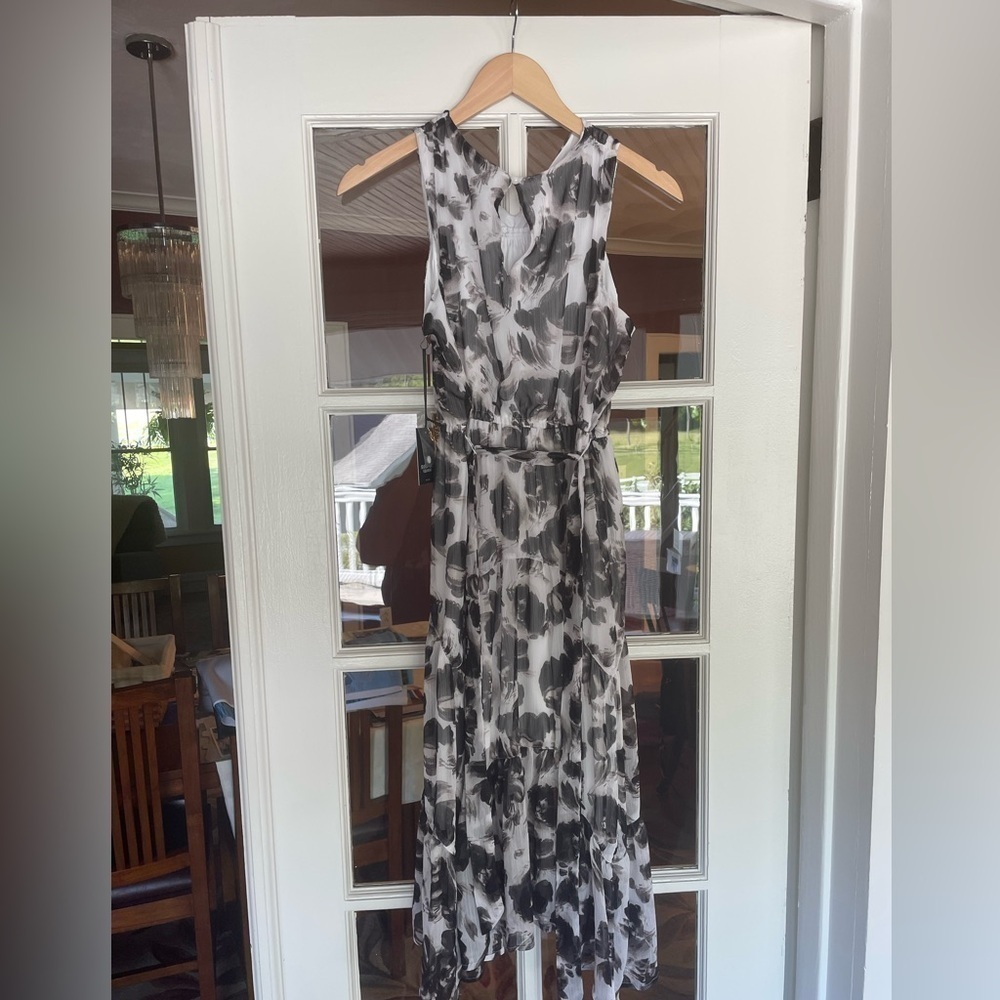 🎉2/$15 Simply Vera Wang Black & White Dress - Picture 8 of 8
